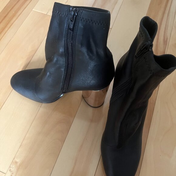 ✨ Aldo Black Leather Booties – Size 8 – Gold Heel - Picture 2 of 6